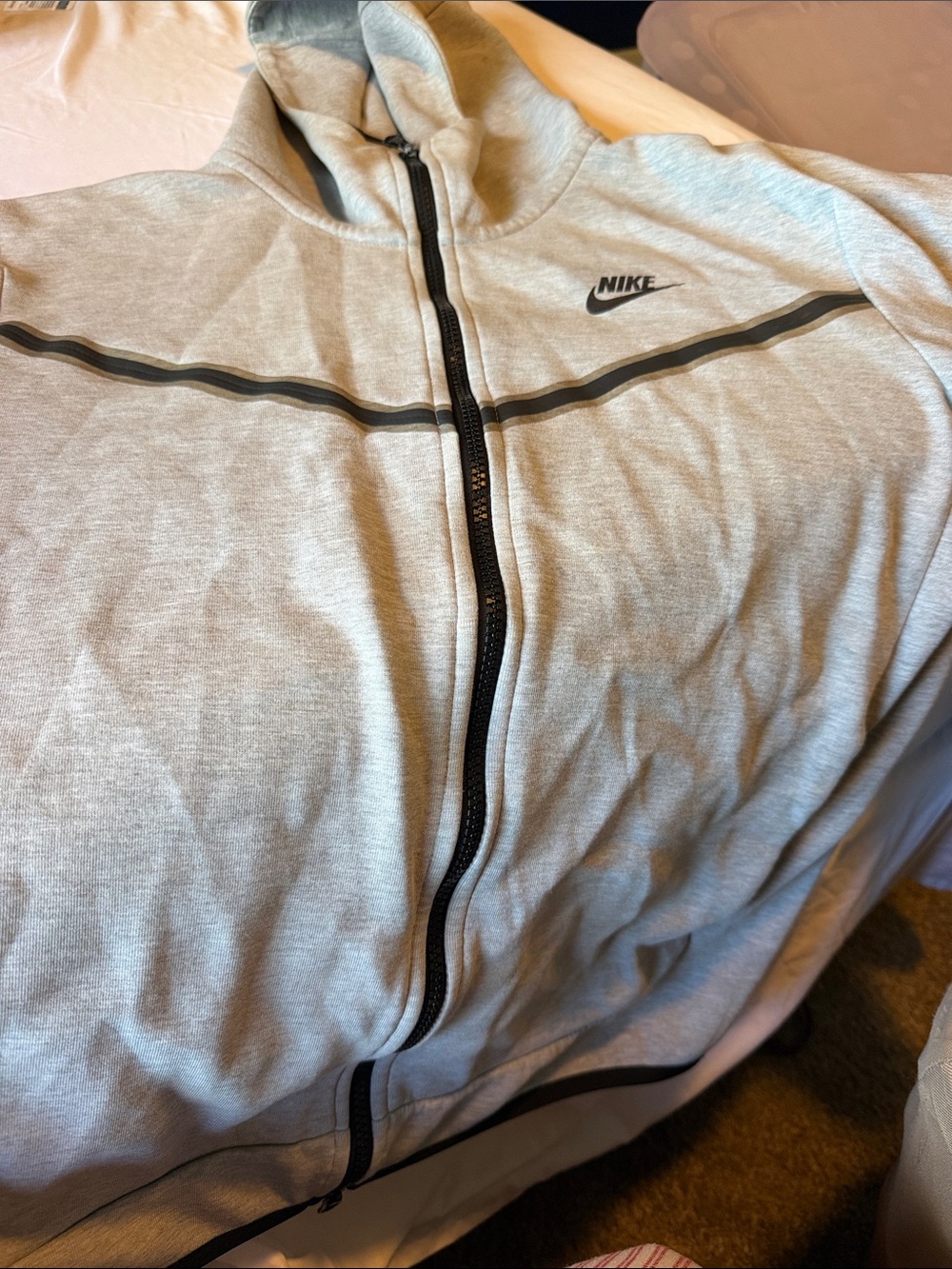Nike Men’s Light Gray Full-Zip Hoodie with Black Trim